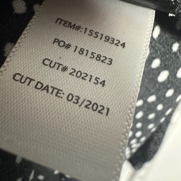 Torrid Black/White Polka Dot Pintuck Button-Front V-Neck Blouse Women’s 3X - Picture 12 of 12